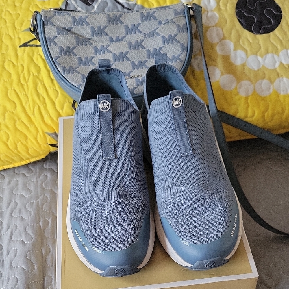 Michael Kors Women's Blue Knit Slip-On Sneakers W/matching Crossbody Bag.
